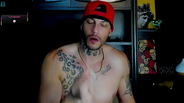 Snapshot of RickG_Oficial chatting on 10-18-25, 01:19 RickG Oficial online show from 10-18-25, 01:19