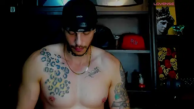 Snapshot of RickG_Oficial chatting on 10-24-25, 10:06 RickG Oficial online show from 10-24-25, 10:06