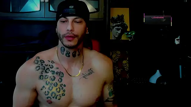 Snapshot of RickG_Oficial chatting on 10-25-25, 04:57 RickG Oficial online show from 10-25-25, 04:57