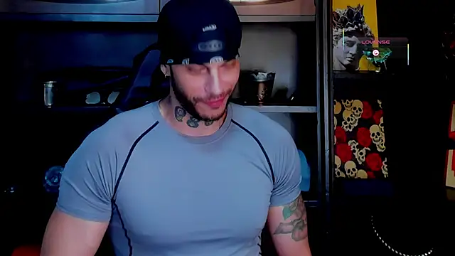 Snapshot of RickG_Oficial chatting on 10-31-25, 12:00 RickG Oficial online show from 10-31-25, 12:00