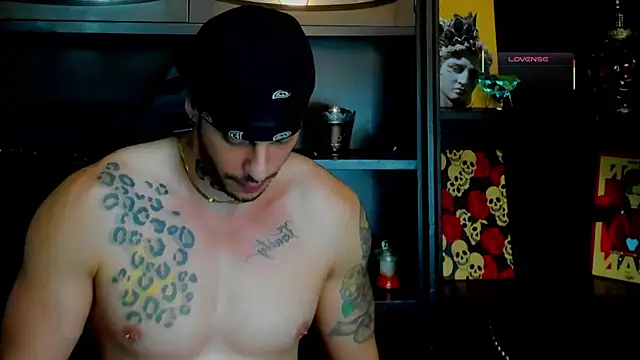 Snapshot of RickG_Oficial chatting on 11-02-25, 02:03 RickG Oficial online show from 11-02-25, 02:03