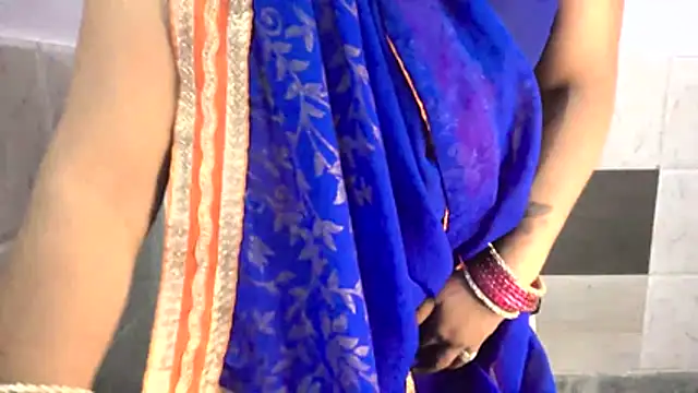 Snapshot of Gulaboo_bhabi chatting on 04-13-26, 04:29 Gulaboo bhabi online show from 04-13-26, 04:29