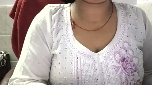 Snapshot of Gulaboo_bhabi chatting on 04-18-26, 07:07 Gulaboo bhabi online show from 04-18-26, 07:07