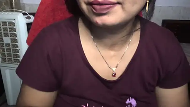 Snapshot of Gulaboo_bhabi chatting on 05-12-26, 11:35 Gulaboo bhabi online show from 05-12-26, 11:35