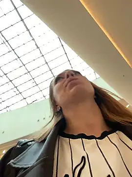 Snapshot of Sweet___Emily chatting on 10-13-25, 12:27 Sweet Emily online show from 10-13-25, 12:27