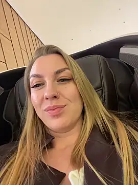 Snapshot of Sweet___Emily chatting on 03-30-26, 04:19 Sweet Emily online show from 03-30-26, 04:19