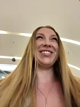 Snapshot of Sweet___Emily chatting on 04-27-26, 03:21 Sweet Emily online show from 04-27-26, 03:21