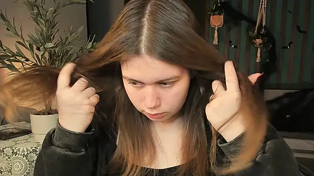 FioraMarmoris online show from 10-19-25, 05:19