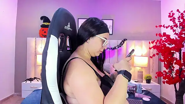 Snapshot of sara_parker069 chatting on 10-30-25, 02:07 sara parker069 online show from 10-30-25, 02:07