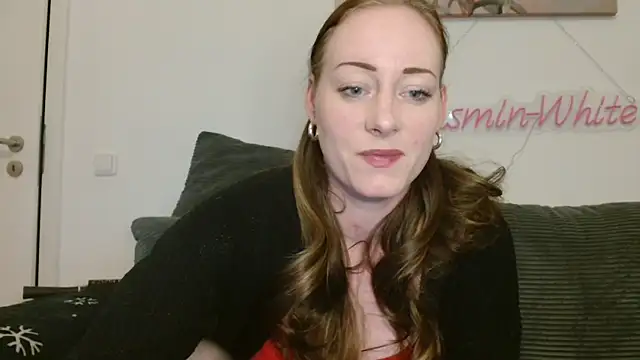 Snapshot of Jasmin-White chatting on 02-25-26, 11:58 Jasmin-White online show from 02-25-26, 11:58