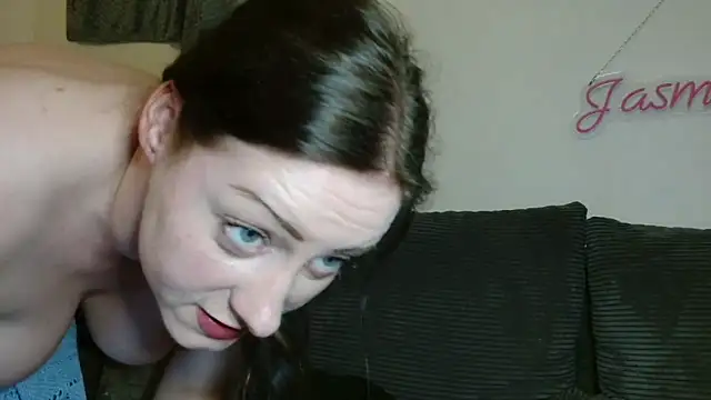 Snapshot of Jasmin-White chatting on 03-12-26, 06:47 Jasmin-White online show from 03-12-26, 06:47