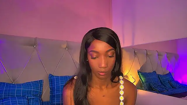 Snapshot of FiorelaLenin chatting on 10-18-25, 01:56 FiorelaLenin online show from 10-18-25, 01:56