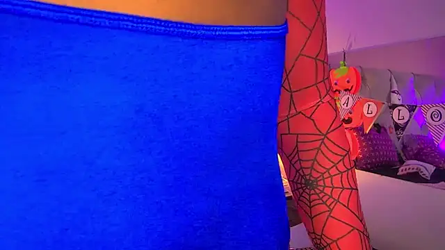 Snapshot of FiorelaLenin chatting on 10-31-25, 12:39 FiorelaLenin online show from 10-31-25, 12:39