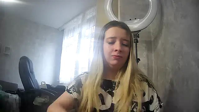 ViolaCandy online show from 10-30-25, 04:58