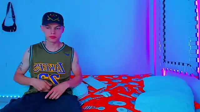 HOT boy2025 online show from 12-17-24, 11:05