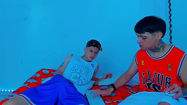 HOT boy2025 online show from 01-08-25, 04:22