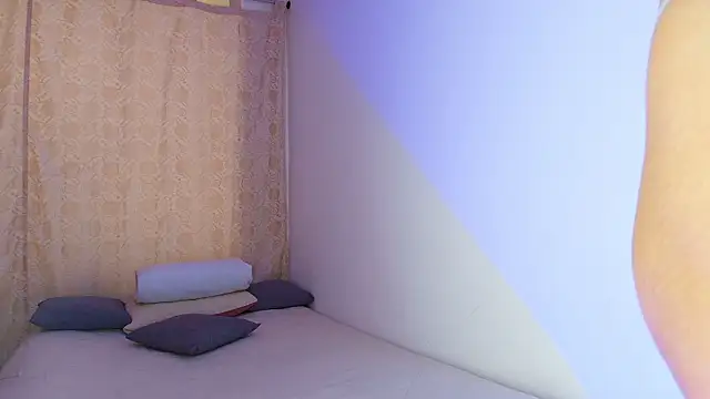 Snapshot of Tinny_and_Candy chatting on 02-15-26, 06:04 Tinny and Candy online show from 02-15-26, 06:04