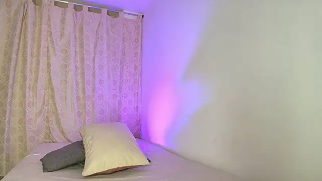 Snapshot of Tinny_and_Candy chatting on 04-08-26, 01:00 Tinny and Candy online show from 04-08-26, 01:00