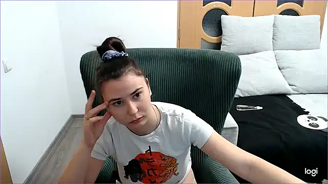 Snapshot of VioletaFlower7 chatting on 11-24-25, 09:09 VioletaFlower7 online show from 11-24-25, 09:09