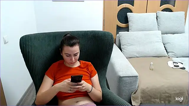 Snapshot of VioletaFlower7 chatting on 12-02-25, 09:14 VioletaFlower7 online show from 12-02-25, 09:14