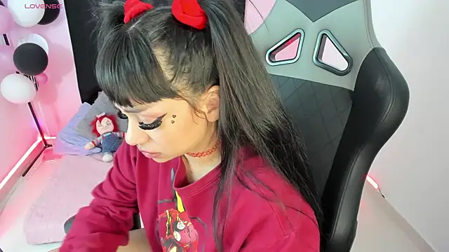 zoesullivan online show from 12-05-24, 01:06