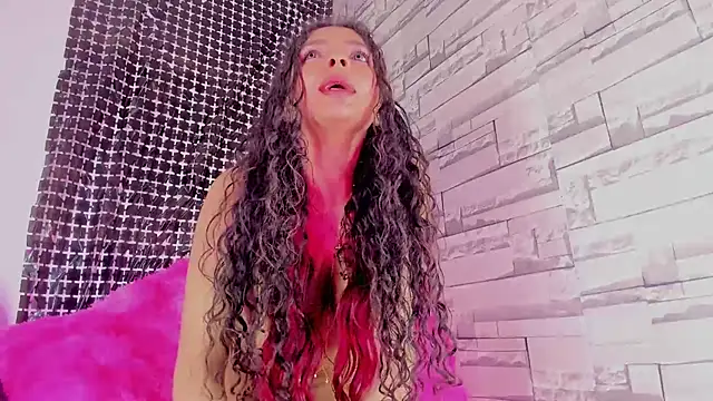 Snapshot of MiaKirshner chatting on 02-21-25, 12:16 MiaKirshner online show from 02-21-25, 12:16