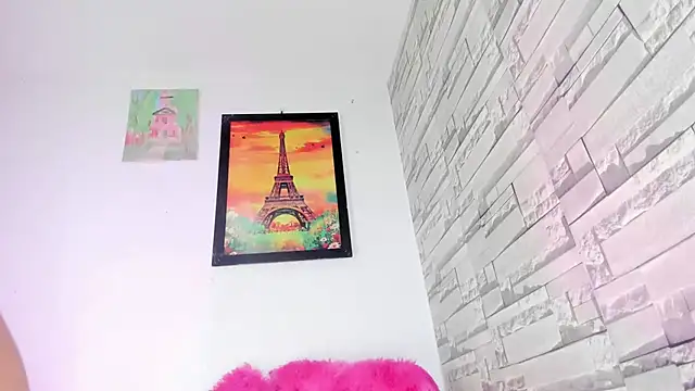 Snapshot of MiaKirshner chatting on 03-21-25, 12:18 MiaKirshner online show from 03-21-25, 12:18