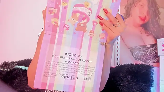 Snapshot of MiaKirshner chatting on 09-23-25, 02:31 MiaKirshner online show from 09-23-25, 02:31