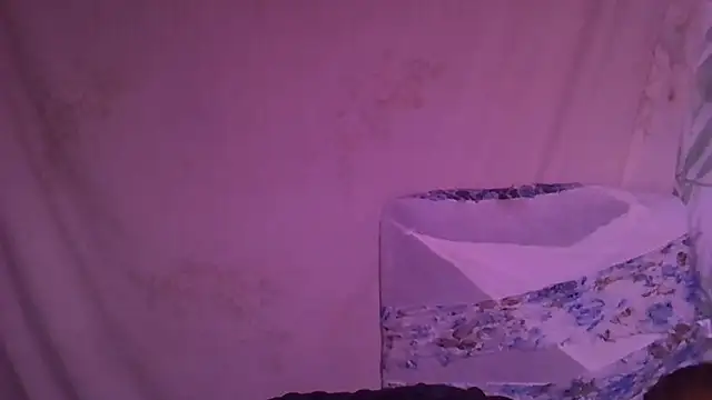 Snapshot of Hot_Caro chatting on 05-17-26, 03:52 Hot Caro online show from 05-17-26, 03:52