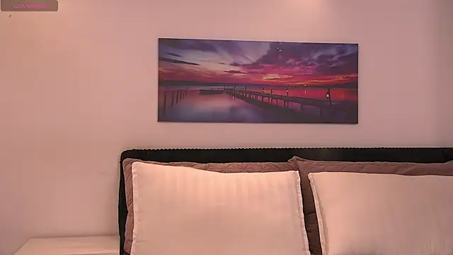 EmaCourtis online show from 10-28-25, 11:47