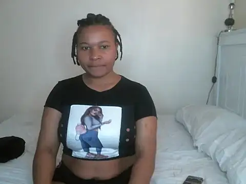 Snapshot of R-thequeen chatting on 12-09-24, 10:32 R-thequeen online show from 12-09-24, 10:32