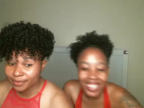 Snapshot of R-thequeen chatting on 09-10-25, 11:16 R-thequeen online show from 09-10-25, 11:16
