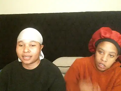 Snapshot of R-thequeen chatting on 09-26-25, 12:14 R-thequeen online show from 09-26-25, 12:14