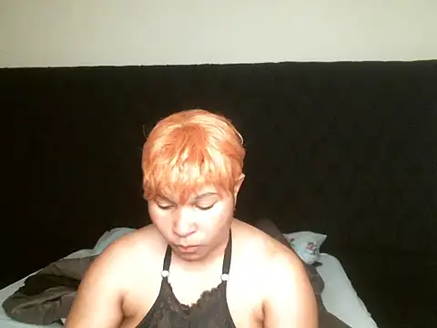 Snapshot of R-thequeen chatting on 10-03-25, 07:05 R-thequeen online show from 10-03-25, 07:05