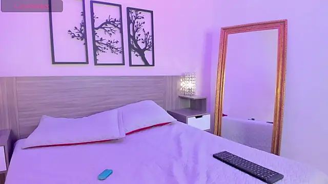 SkinnyFoxy online show from 01-26-25, 07:31