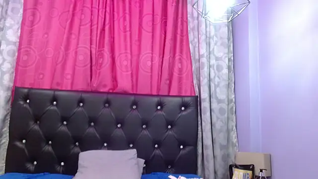 Snapshot of sophia_ny chatting on 02-12-25, 10:37 sophia ny online show from 02-12-25, 10:37