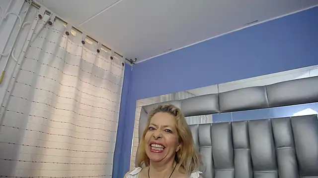 Snapshot of sophia_ny chatting on 03-04-25, 01:06 sophia ny online show from 03-04-25, 01:06