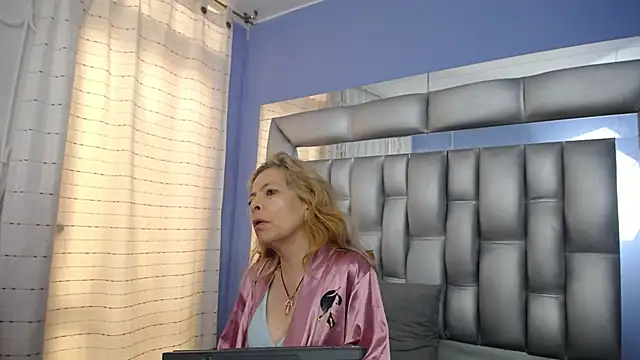 Snapshot of sophia_ny chatting on 03-04-25, 04:09 sophia ny online show from 03-04-25, 04:09
