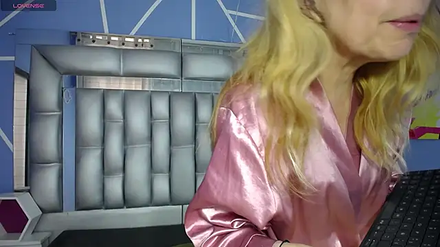 Snapshot of sophia_ny chatting on 09-12-25, 01:33 sophia ny online show from 09-12-25, 01:33