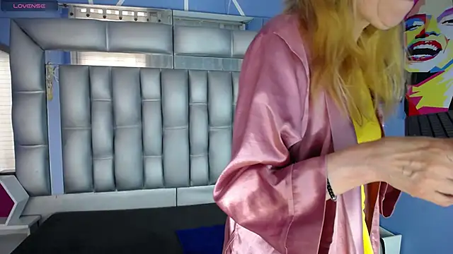 Snapshot of sophia_ny chatting on 09-13-25, 01:44 sophia ny online show from 09-13-25, 01:44