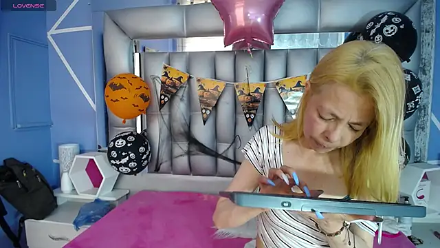 sophia ny online show from 10-25-25, 01:40