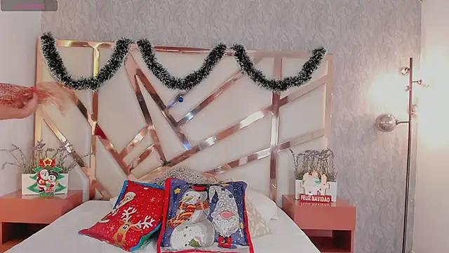 Mia Parissi online show from 12-24-24, 12:55