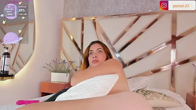 Mia Parissi online show from 02-10-25, 07:07