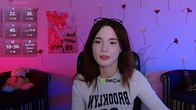 liana kisses online show from 05-13-26, 07:11