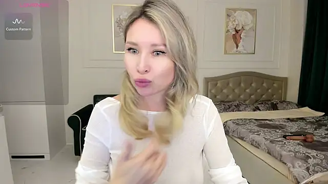 Snapshot of Jolie_Ozolla chatting on 10-06-25, 03:53 Jolie Ozolla online show from 10-06-25, 03:53