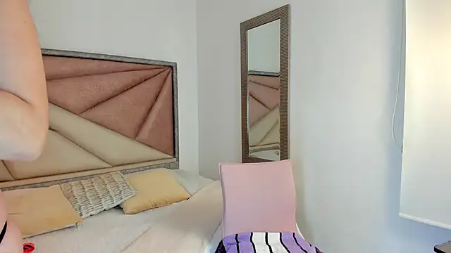 BarbaraKnox  online show from 11-22-25, 11:59