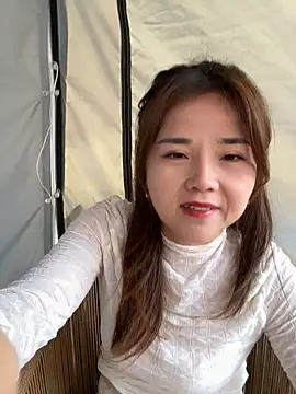 Efangfang online show from 12-18-24, 02:32