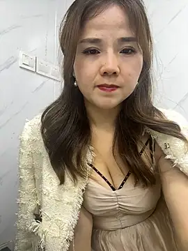 Efangfang online show from 02-28-25, 01:03