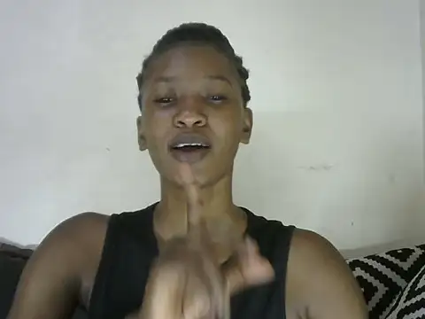 Pretty-emmie online show from 03-23-25, 08:59