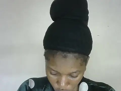 Pretty-emmie online show from 10-04-25, 11:47